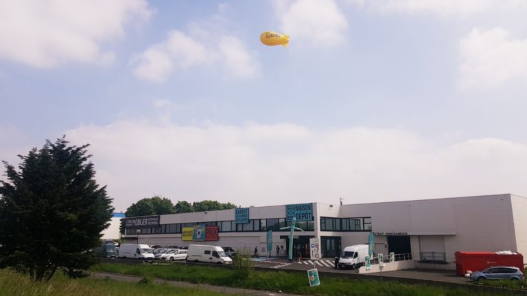Dirigeable publicitaire helium captif 6m Maison depot Aulnay Avil 2019 (1)