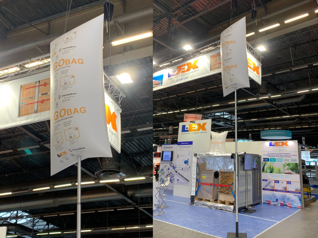 ballon publicitaire forme coussin 180x90cm sur mat telescopique 6m L-EX sur salon